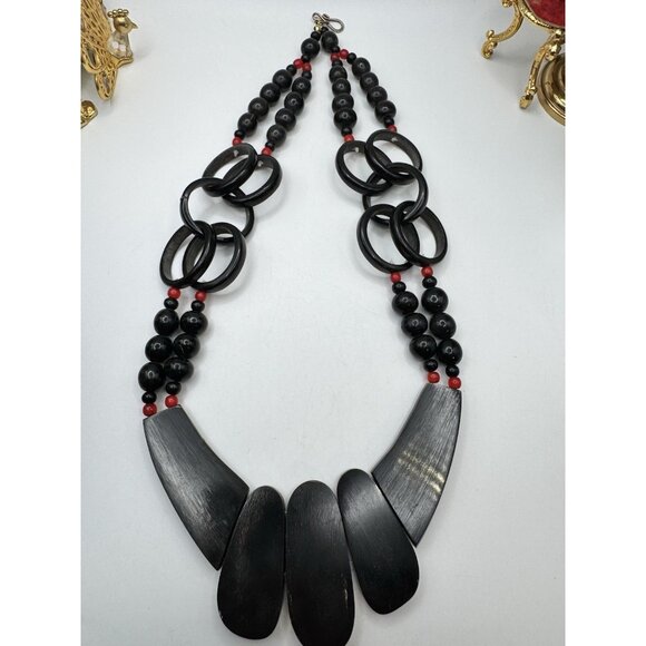 70s Vintage Mod Laminated Plastic Horn Lucite Necklace Bold Red & Black Pendant - Picture 4 of 7